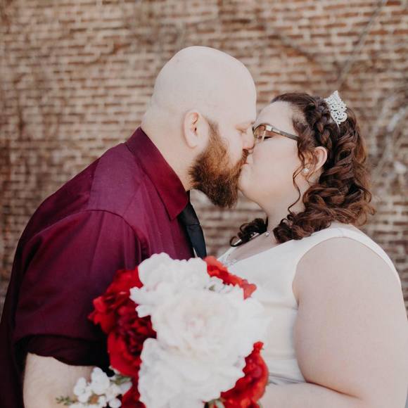 Meet your Posher, Jessica - Picture 1 of 1